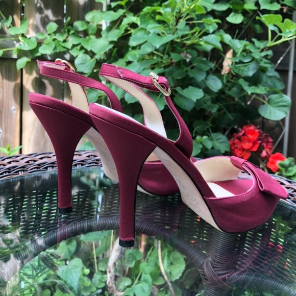 BCBG Merlot bow front satin sandal - Picture 2 of 4